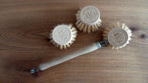 Wooden washing up brush with replaceable heads